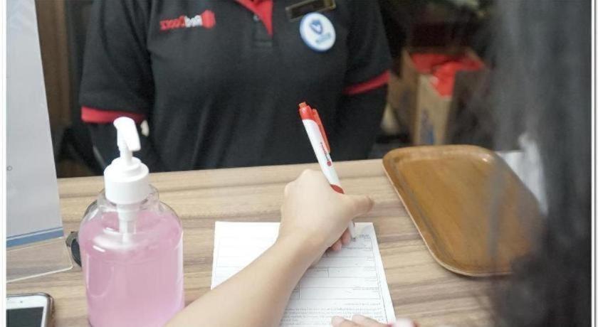 红多兹Plus酒店-巴厘岛画廊2号商城 丹帕沙 外观 照片